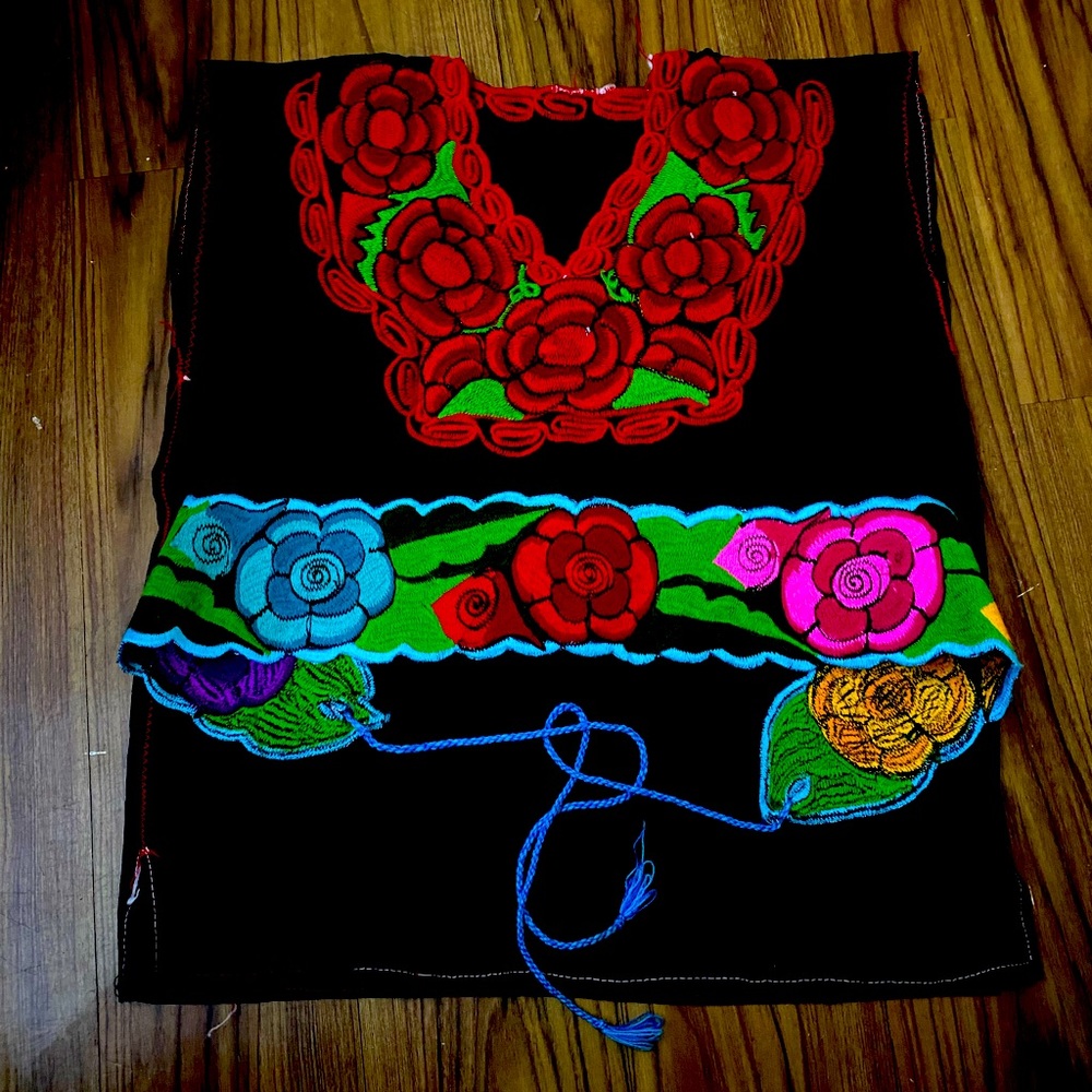 Authentic embroidered ethnic blouse Med